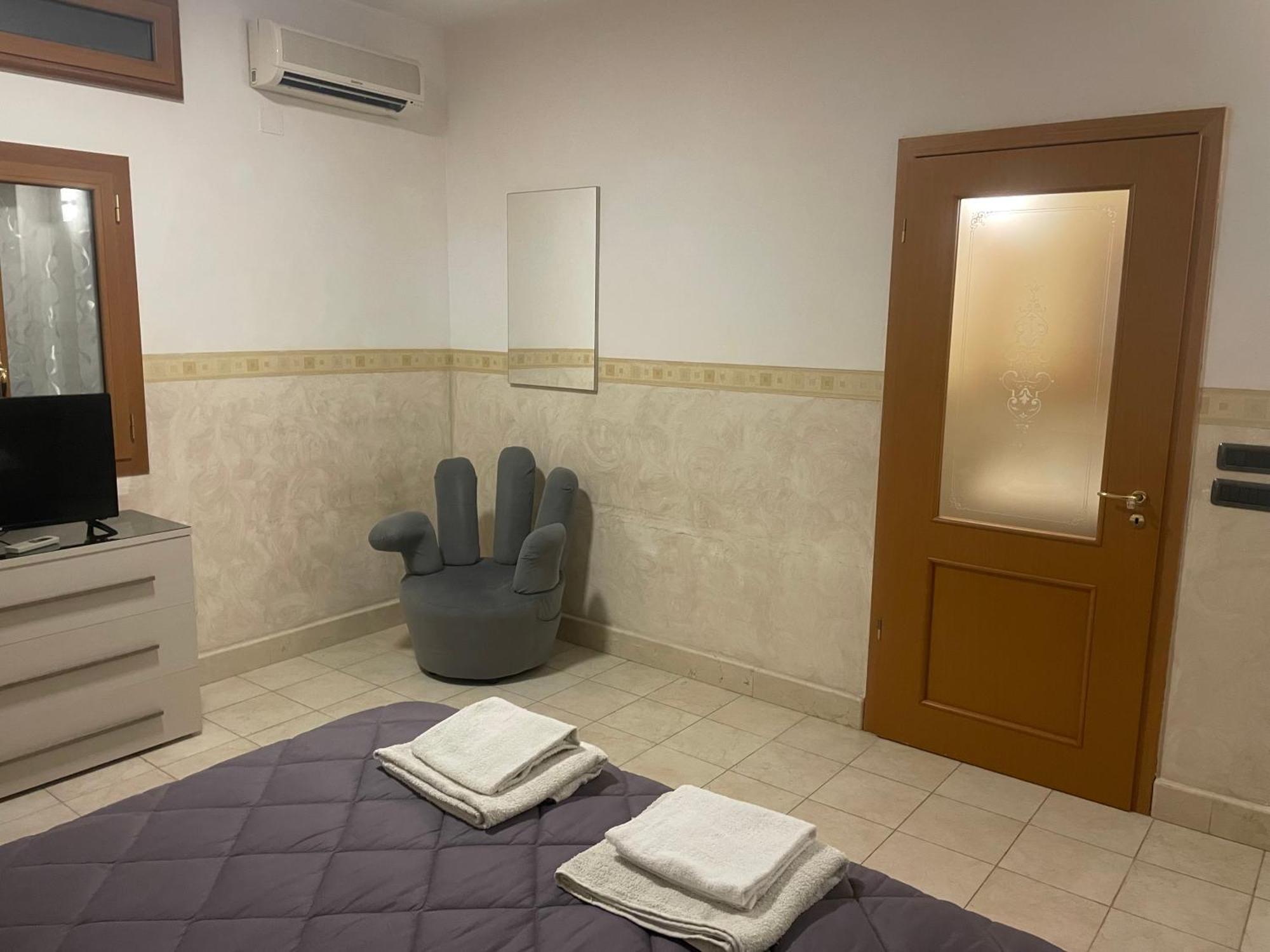 La Dependance Apartment Barletta Exterior foto